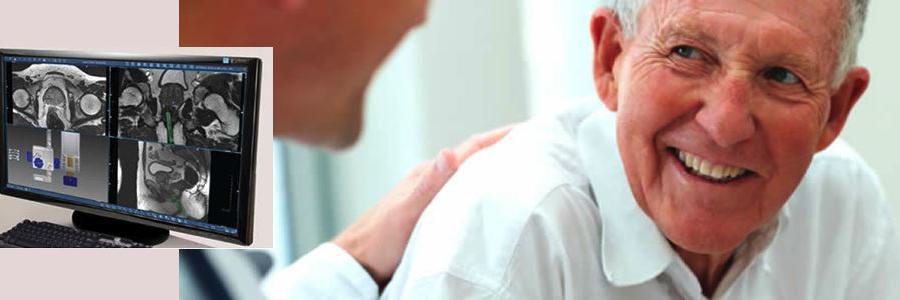 Älterer Patient beim Prostata-MRT